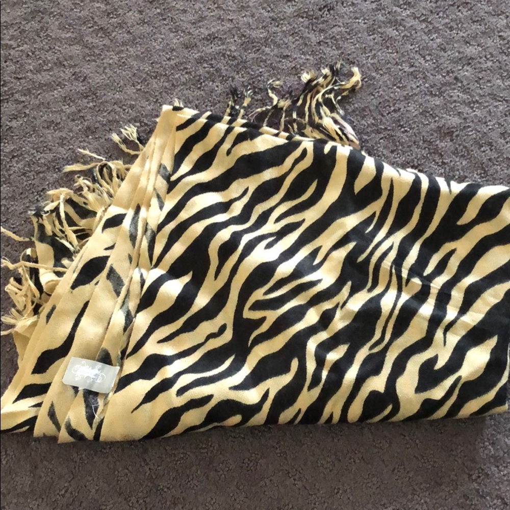 Tiger print soft, lightweight scarf!